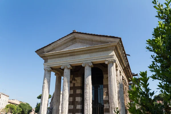 Gran iglesia en el centro de Roma, Italia . — Foto de Stock