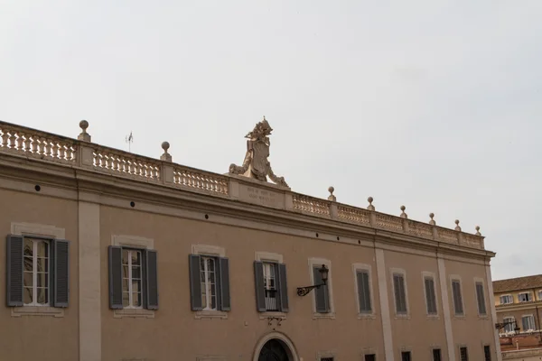 Rom, das Consulta-Gebäude am Quirinale-Platz. — Stockfoto