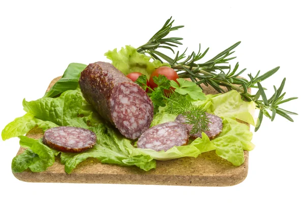 Salame con rosmarino, insalata e pomodori — Foto Stock