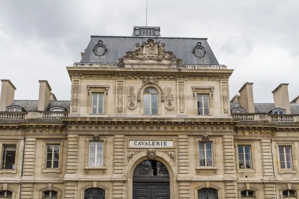 पेरिस फ्रांस में ऐतिहासिक इमारत — स्टॉक फ़ोटो, इमेज