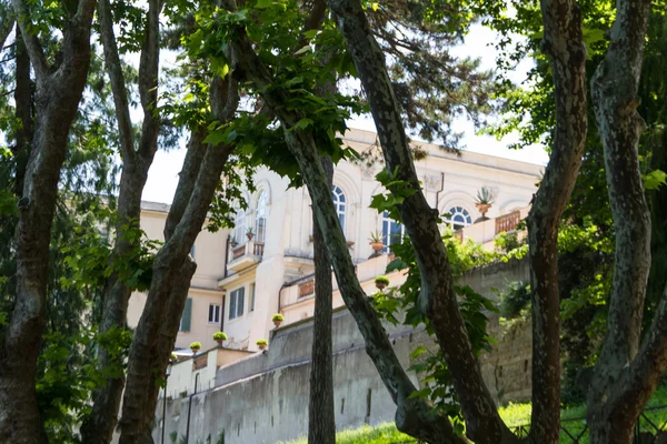 Rome, Olaszország. A régi város jellegzetes építészeti részletek — Stock Fotó