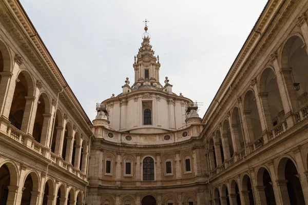 Grande chiesa nel centro di Roma, Italia . — Foto Stock