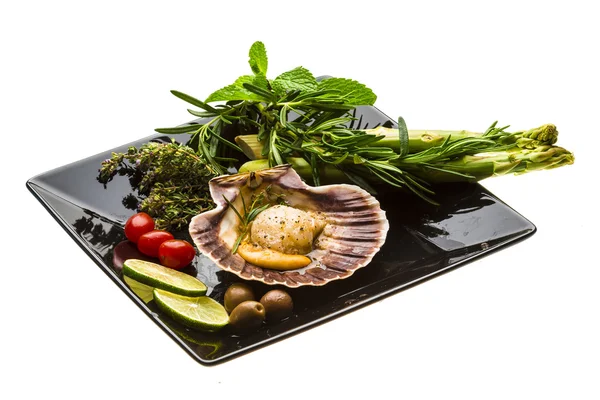 Scallop with asparagus, lime, mint and rosemary — Stock Photo, Image