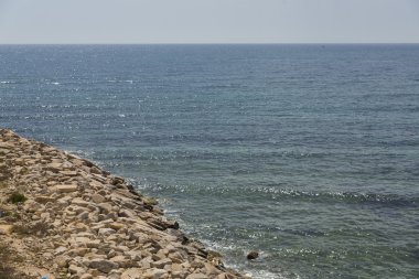 Akdeniz kıyılarında
