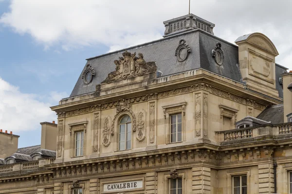 Palazzo storico a Parigi Francia — Foto Stock