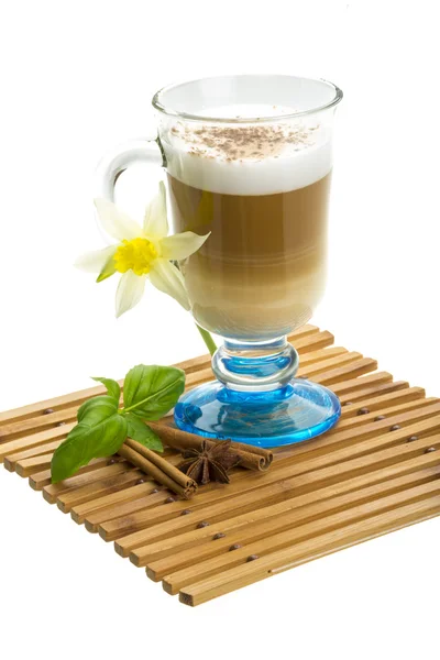 Kawa pod koniec z kwiatów, mięta, anyż i cynamon — Zdjęcie stockowe