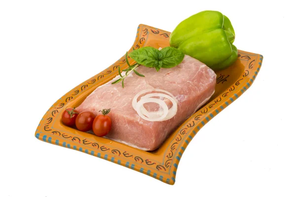 Cerdo crudo con cebolla, albahaca y romero —  Fotos de Stock