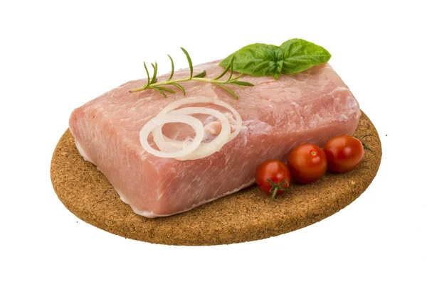 Cerdo crudo con cebolla, albahaca y romero —  Fotos de Stock
