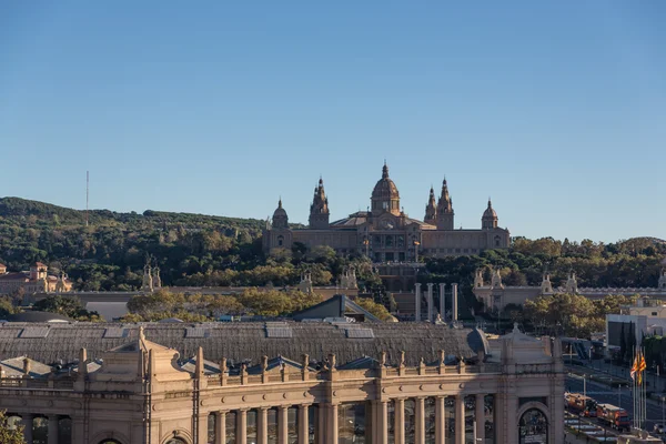 Gevels van de gebouwen van grote architectonische belang in de stad Barcelona — Stockfoto