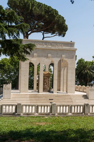 Ossuary of the fallen during the defence of Rome, Italy — стоковое фото