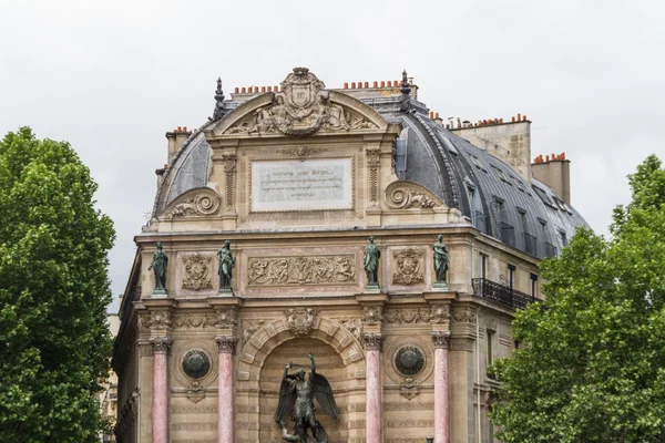パリの美しい聖ミシェル噴水 — ストック写真