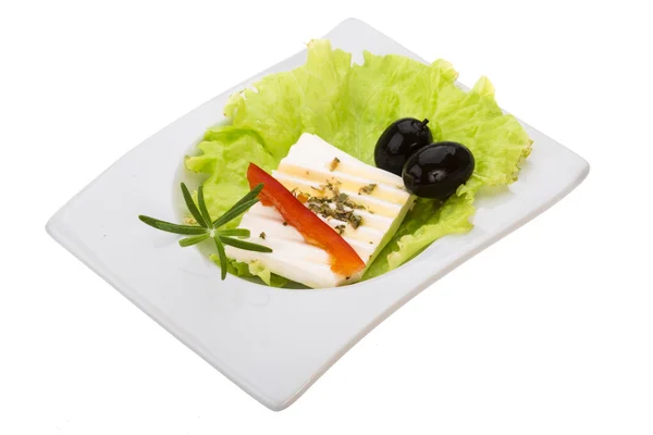 Fromage à pâte molle sur salade aux olives — Photo