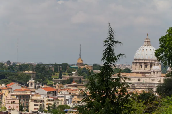 バシリカ ディ サン ピエトロ寺院、バチカン市国、ローマ、イタリア — ストック写真