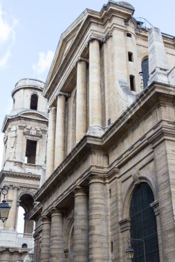 Tarihi bina Paris'te Fransa