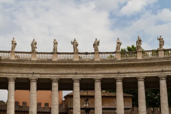Edifícios no Vaticano, a Santa Sé dentro de Roma, Itália. Parte da Basílica de São Pedro . — Fotografia de Stock