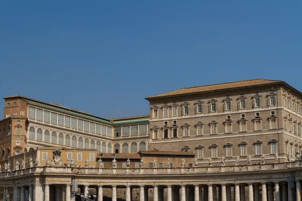 바티칸, 로마, 이탈리아에서 바티칸에 있는 건물. 성 베드로 대성당의 부분. — 스톡 사진