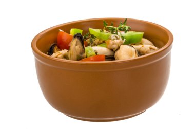 Midye ve domates salatası