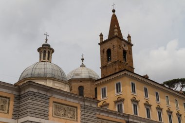 Roma 'daki Piazza del Popolo