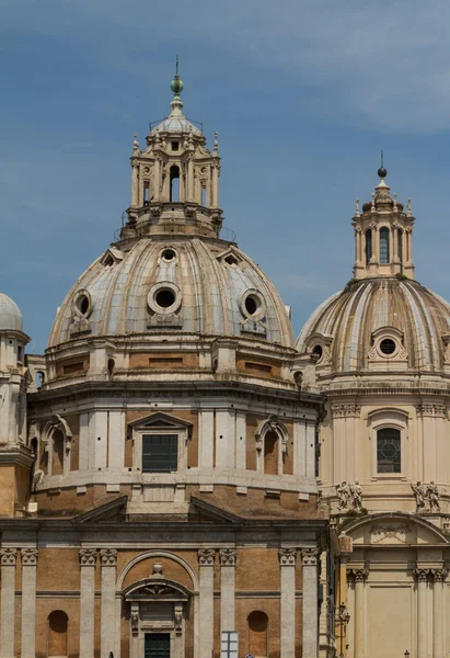 Кьеза дель Сантиссимо Номе ди Мария аль Форо Триано и Санта Мария ди Лорето в Риме, Италия — стоковое фото