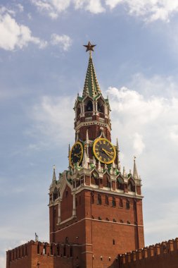 işçinin kule kırmızı kare üzerinde