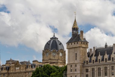 Tarihi bina Paris'te Fransa