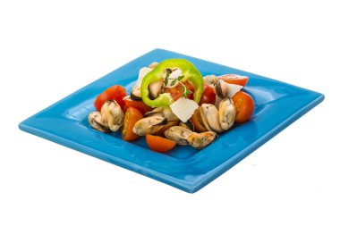 Midye ve domates salatası