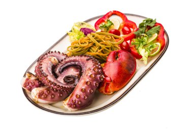 Ahtapot ve ıstakoz bacak ile deniz ürünleri makarna