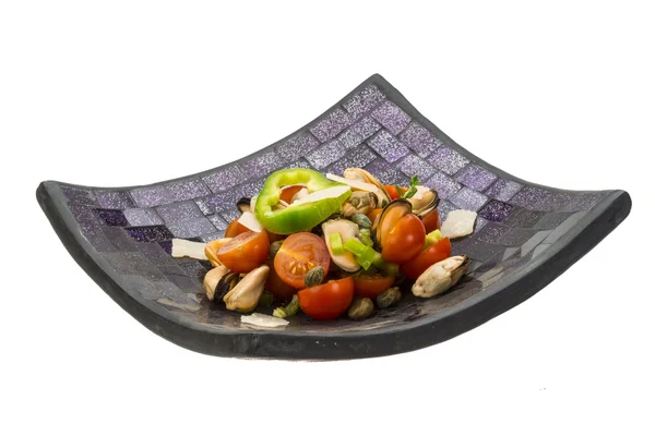 Salad with mussels and tomato — Stock Photo, Image