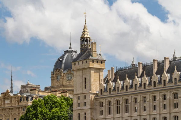 Edificio histórico en París Francia —  Fotos de Stock