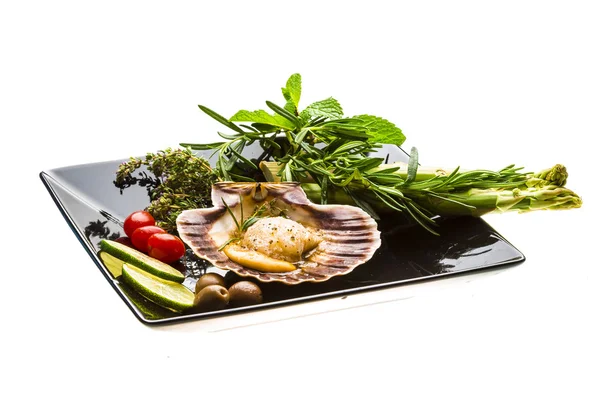 Scallop with asparagus, lime, mint and rosemary — Stock Photo, Image