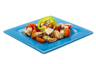 Midye ve domates salatası