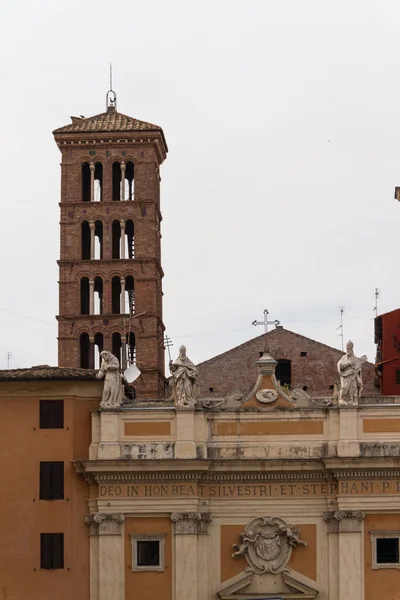 Grande chiesa nel centro di Roma, Italia . — Foto Stock