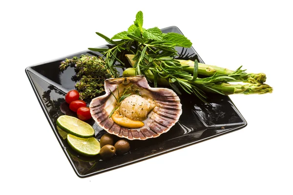 Scallop with asparagus, lime, mint and rosemary — Stock Photo, Image