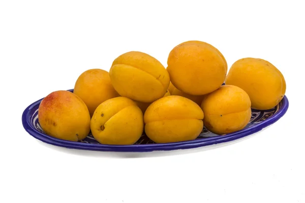 Желтые спелые абрикосы — стоковое фото