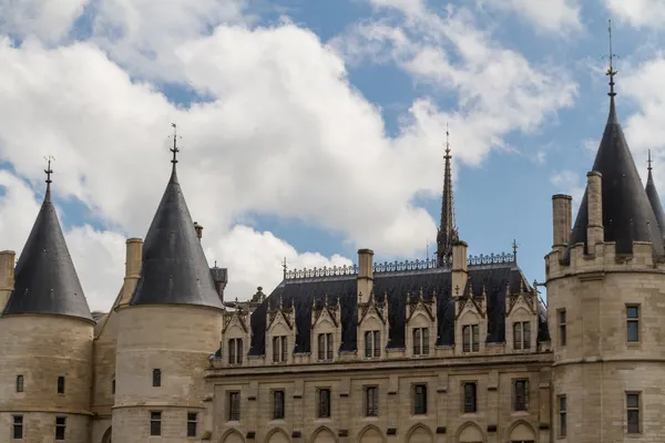 Palazzo storico a Parigi Francia — Foto Stock