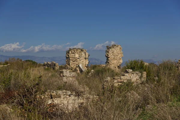 Руины в стороне — стоковое фото