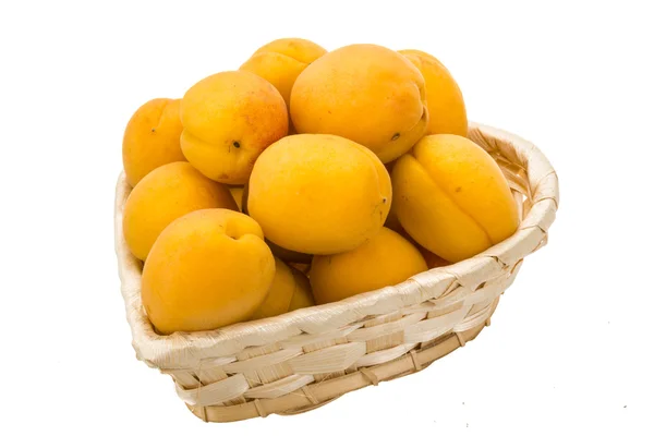 Желтые абрикосы — стоковое фото