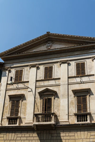 Roma, Italia. Dettagli architettonici tipici della città vecchia — Foto Stock