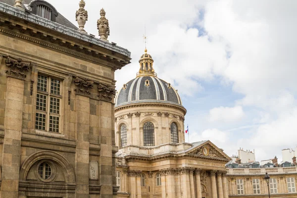 Edificio histórico en París Francia — Foto de Stock