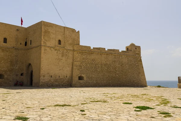 在马赫迪耶突尼斯的旧 fortess 废墟。 — 图库照片