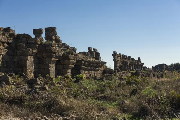 Руины в стороне — стоковое фото