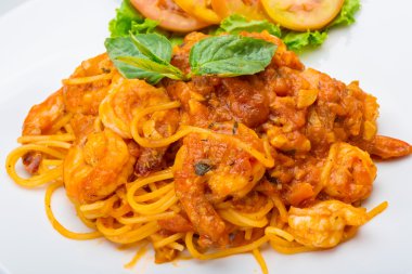 Deniz ürünleri makarna