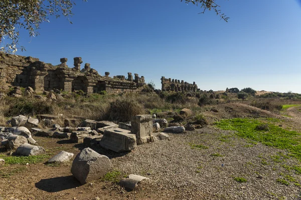 Ruines sur le côté — Photo