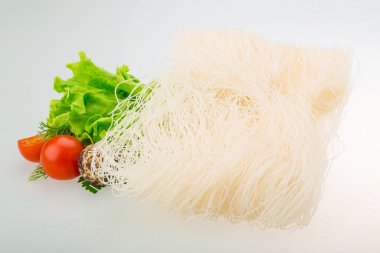 çiğ pirinç noodle