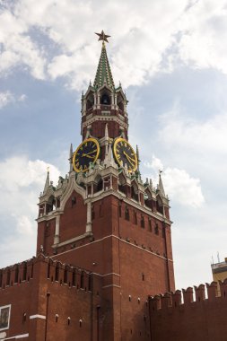 işçinin kule kırmızı kare üzerinde