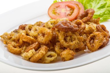 Kızarmış kalamar halkaları