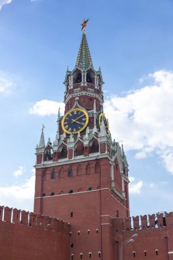 işçinin kule kırmızı kare üzerinde