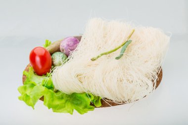 çiğ pirinç noodle