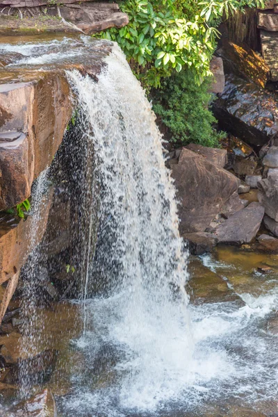 Kamboçya'da şelale