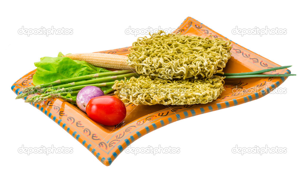 Green raw noodles